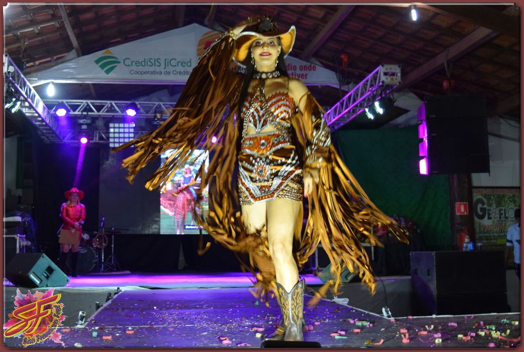 DESFILE DA RAINHA DA EXPOVALE 2019